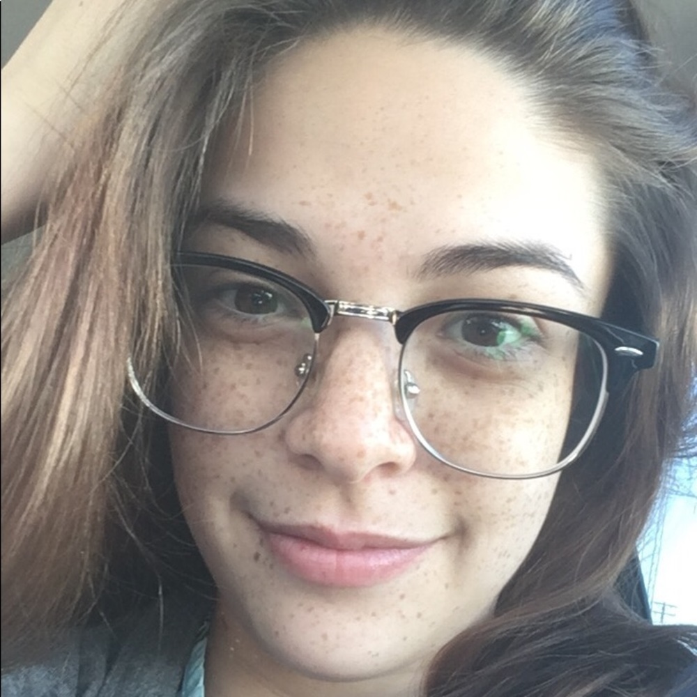 Meet your Posher, Courtney